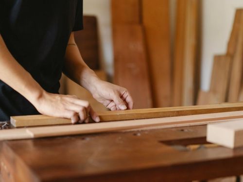De aandelenmarkt stijgt tot recordhoogten te midden van sterke economische groei